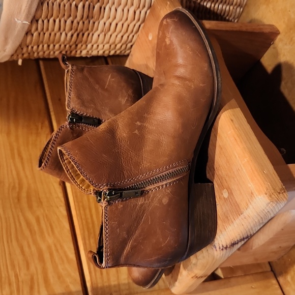 Lucky Brand Leather Ankle Boots size 8.5 M - Picture 2 of 7